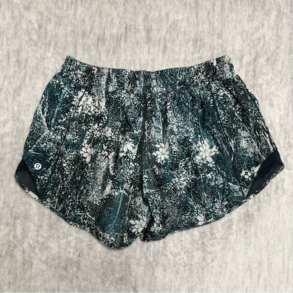 Lululemon Hotty Hot LR 4" Shorts